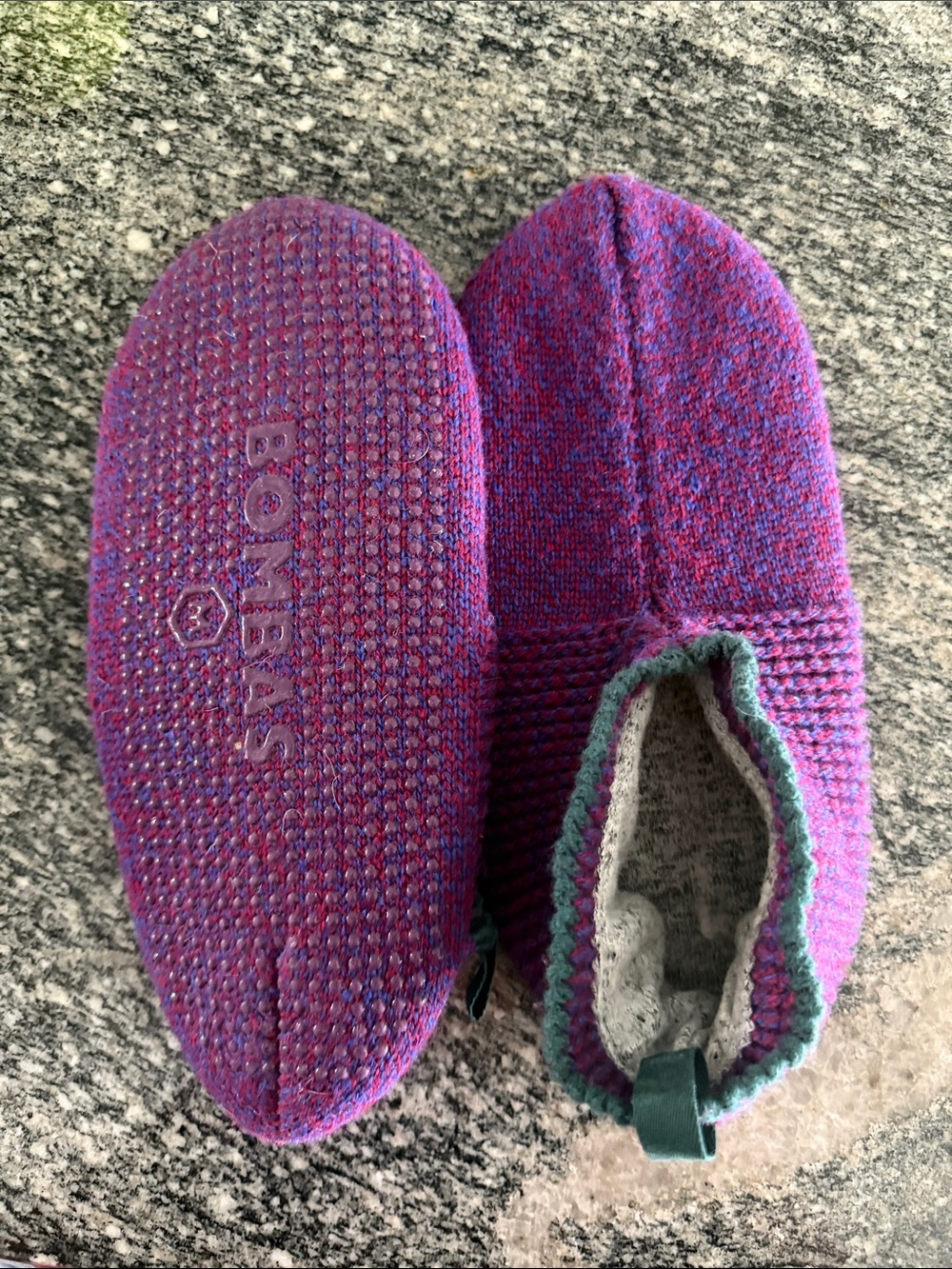 Bombas Textured Gripper Slippers NWOT